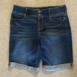 Kohl’s Apt. 9 Women’s Jean Cuffed Bermuda Elastic Waistband Size 12 Shorts